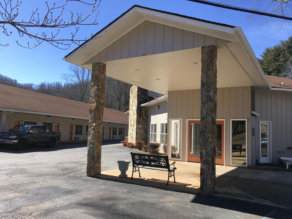 University Inn Cullowhee Bagian luar foto
