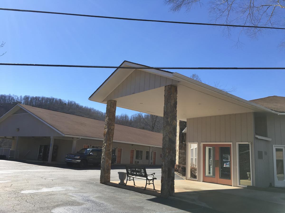 University Inn Cullowhee Bagian luar foto
