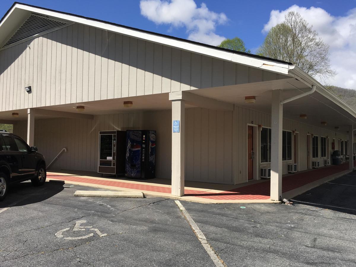 University Inn Cullowhee Bagian luar foto
